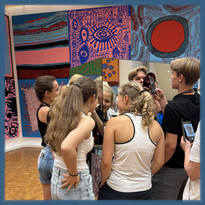 Kusama: Mehr als nur Punkte und Muster 